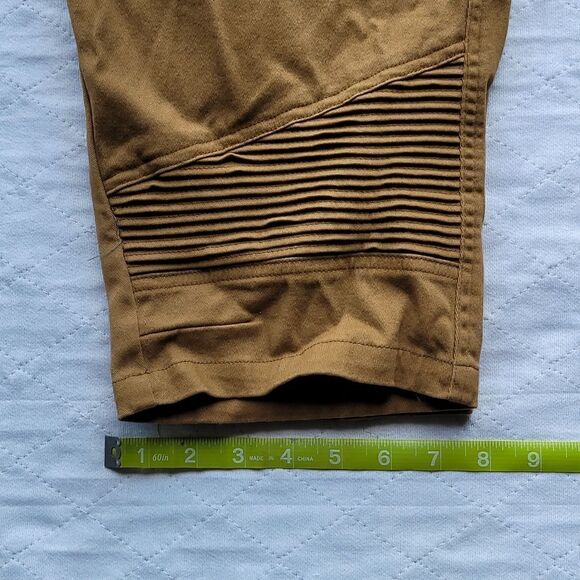 Khaki Carbon Shorts Size Medium - Picture 8 of 9